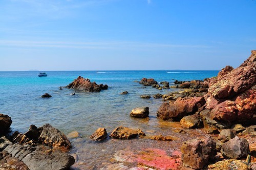 Koh Lan Beach