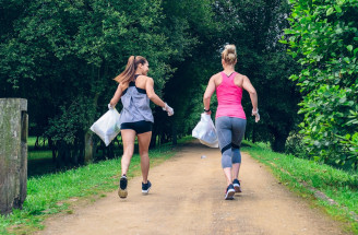 Plogging: Nový fitness trend, prospešný pre teba aj tvoje okolie