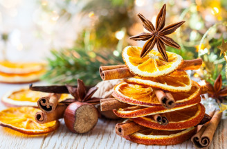 Voňavé DIY vianočné dekorácie zo sušených pomarančov: Na stromček i na veniec