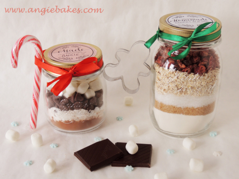Hot chocolate and cookies in a jar