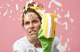 Ako umyť okná rýchlo a bez šmúh? Na noviny určite zabudni!