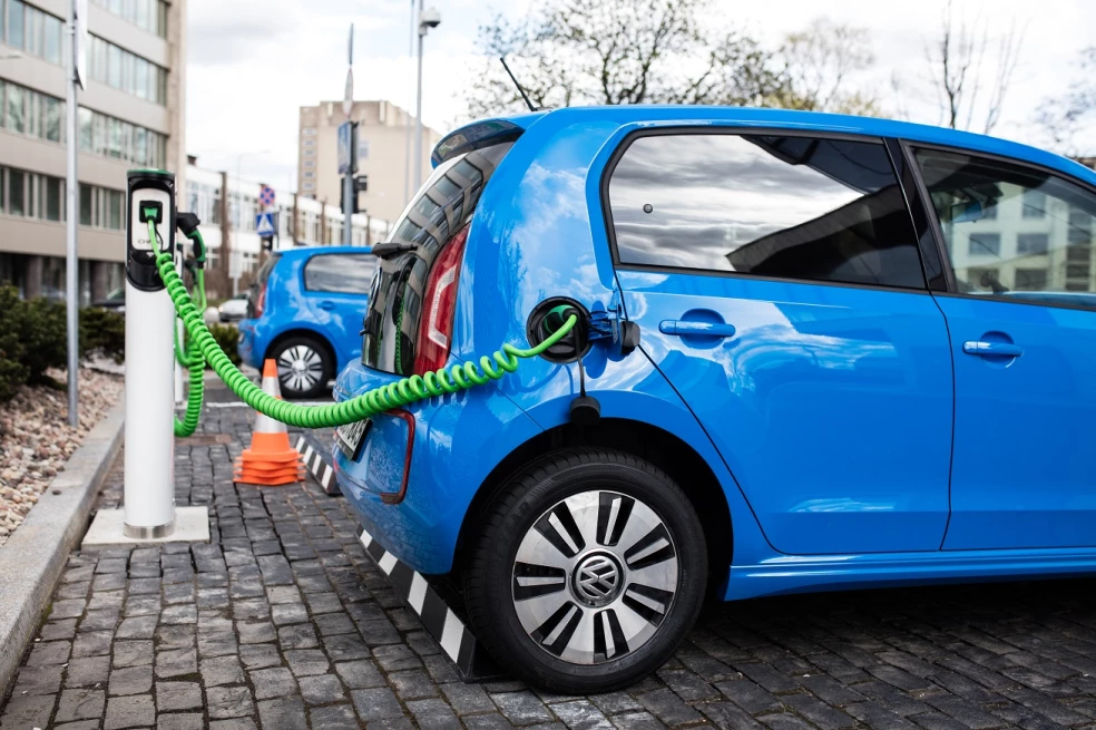 nabíjanie elektromobilu volkswagen Up