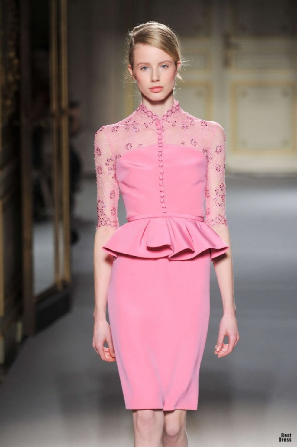 Georges Hobeika - šaty zahalené kvetmi