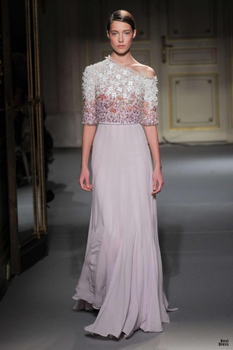 Georges Hobeika - šaty zahalené kvetmi