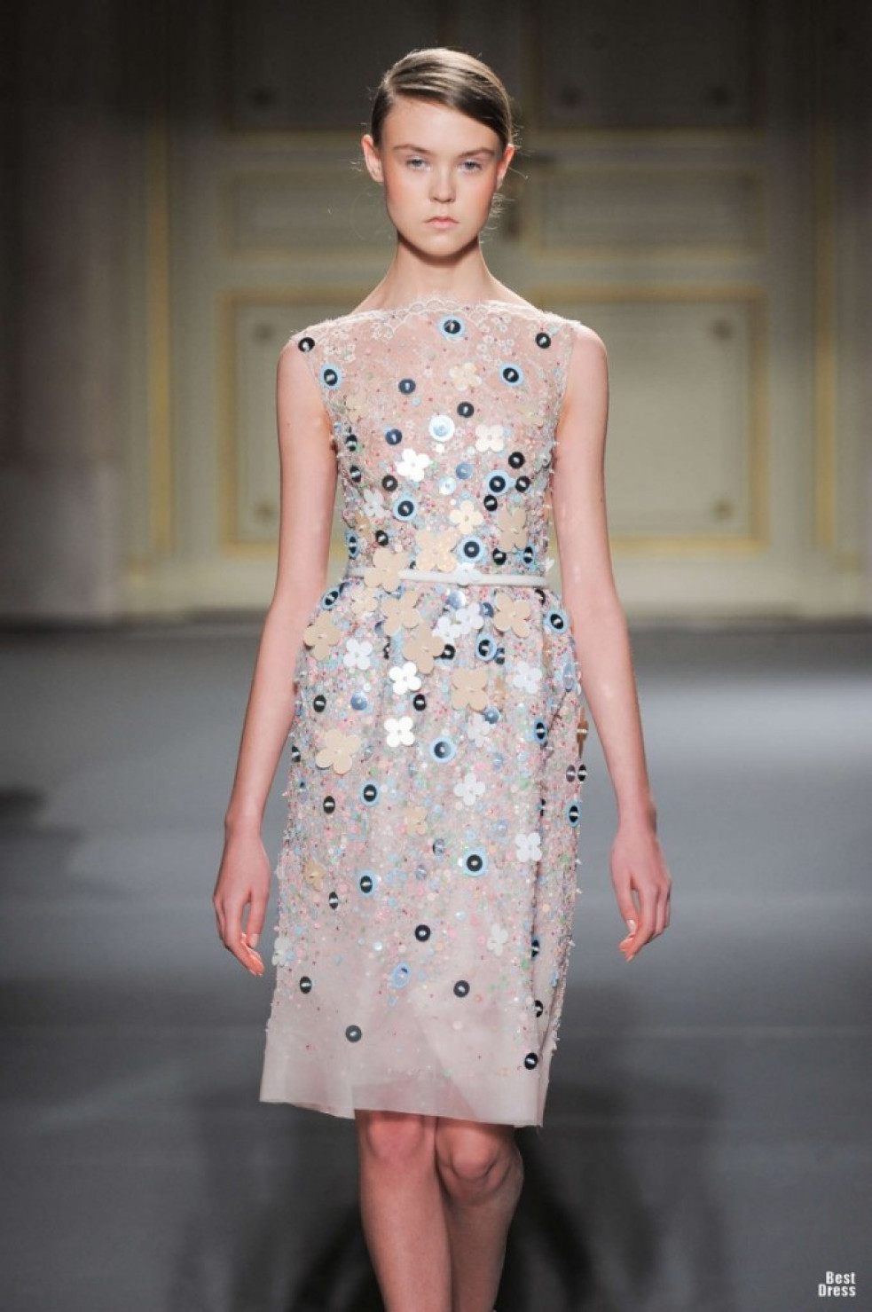 Georges Hobeika - šaty zahalené kvetmi