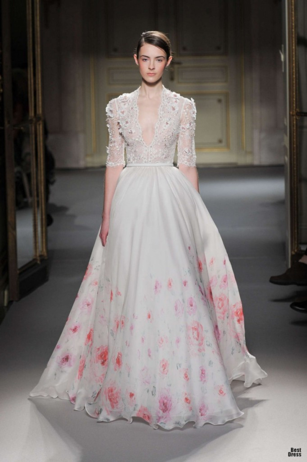 Georges Hobeika - šaty zahalené kvetmi