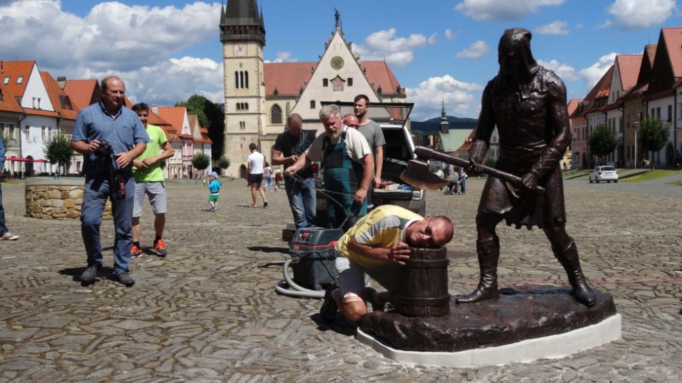 Novou atrakciou Bardejova je bronzová socha kata