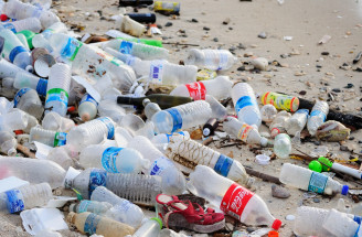 Ako bojovať proti plastom? Využi moderné prostriedky!