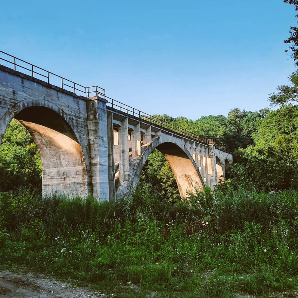 Koprášsky (Mníšanský) viadukt, Magnezitovce