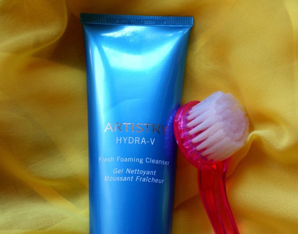 ARTISTRY HYDRA-V™ - Osviežujúci penový čistiaci gél