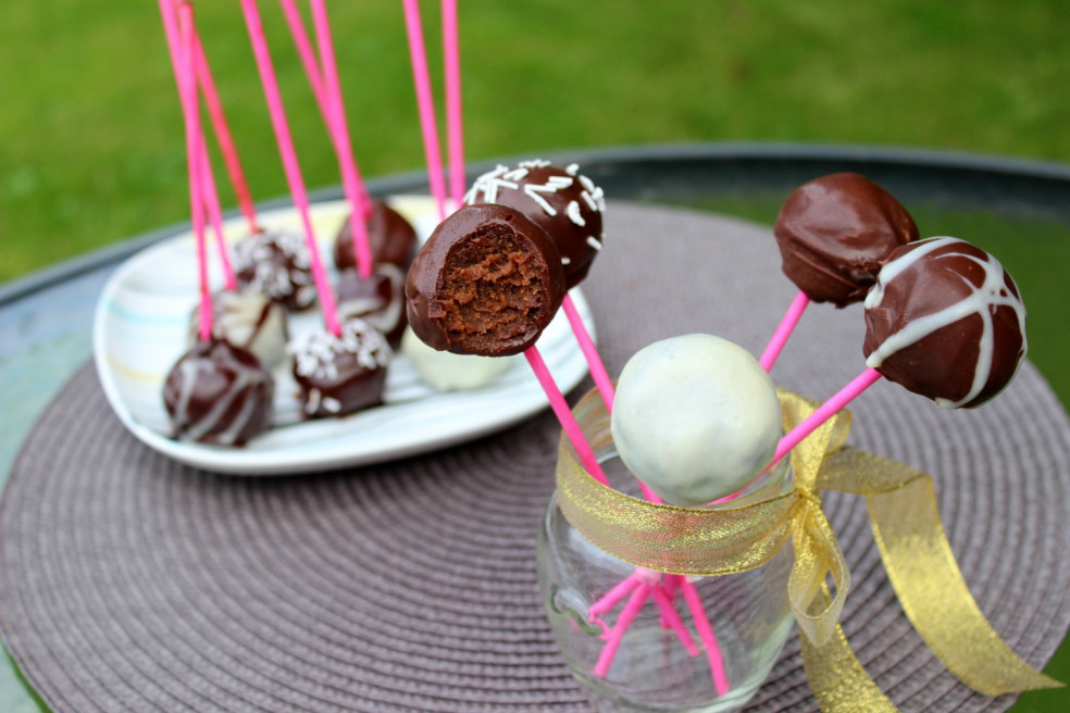 cake-pops, pop-cakes, párty dezert, šťavnatý dezert, čokoládový dezert, svadobný dezert