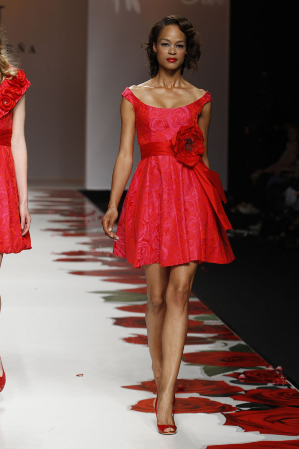 Červené spoločenské šaty zo Španielska