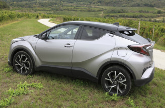 AUTO TEST: Ženský pohľad na Crossover Toyota C-HR, hybrid 1,8 l