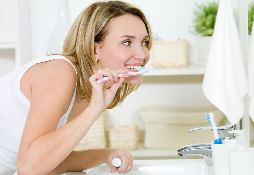 prečo si nečistiť zuby hneď po jedle