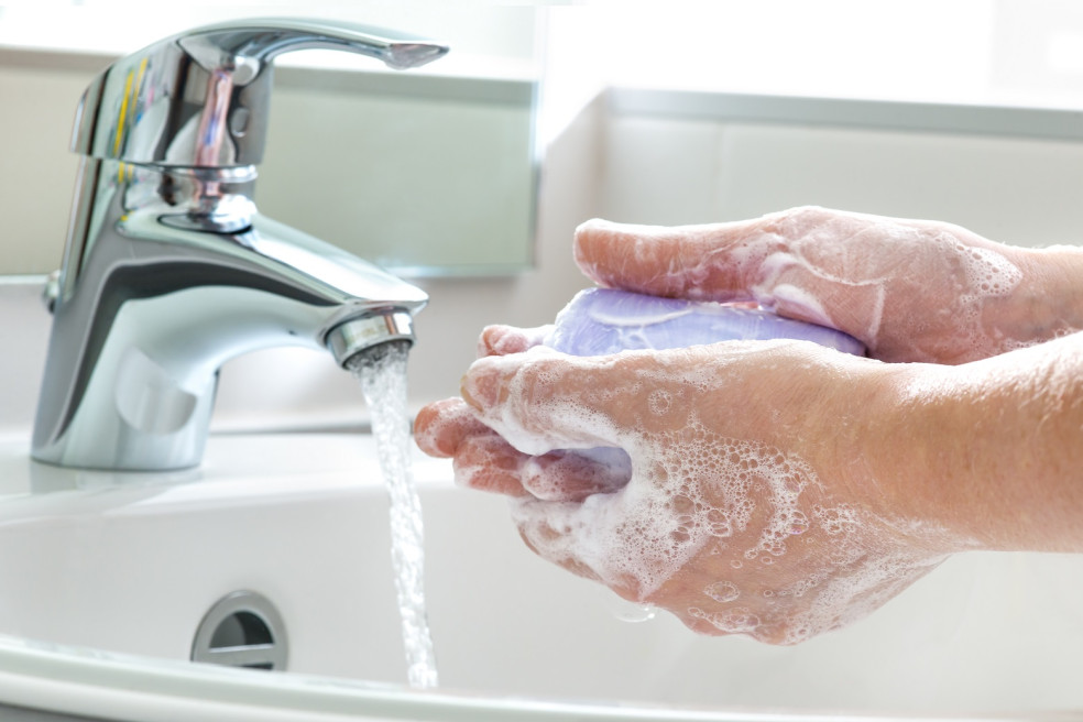 prečo si neumývať ruky v horúcej vode