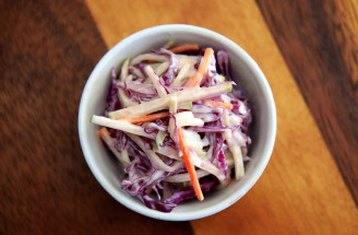 Recept na zdravý domáci coleslaw: Príloha, ktorá ťa dostane