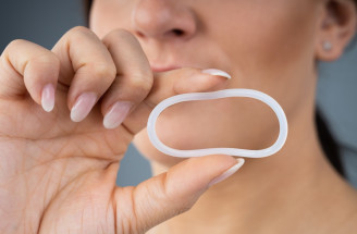 Poznáš antikoncepčný krúžok? Odhaľ pre a proti tohto druhu antikoncepcie