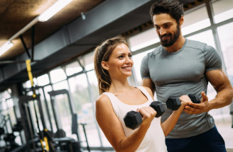 Trik osobného trénera celebrít: Ako zhodiť 6 kg len pomocou jednej suroviny?!