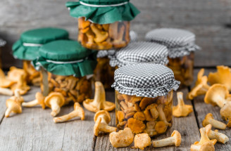 Nakladané huby v sladkokyslom náleve, so zeleninou i bez nálevu: Vyskúšaj všetky!