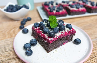 Makový koláč s mascarpone a lesným ovocím: Šťavnatý recept krok za krokom