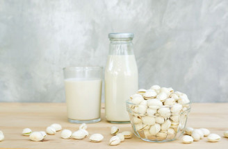 Novinka medzi vegánskymi mliekami: Stojí pistáciové mlieko za to?