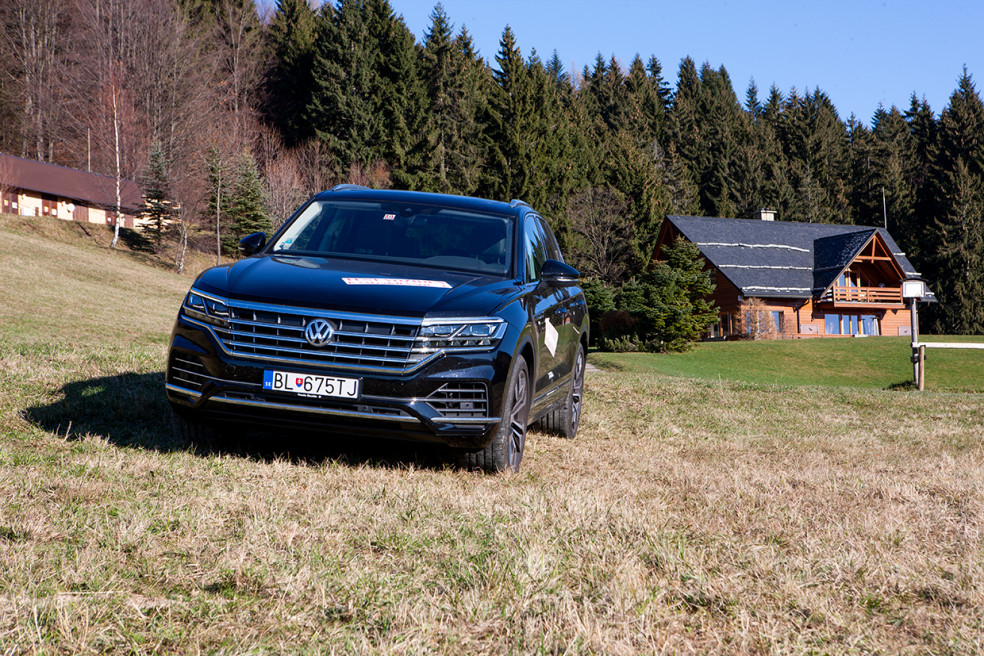 Touareg Elegance 3.0 V6 - predné svetlomety