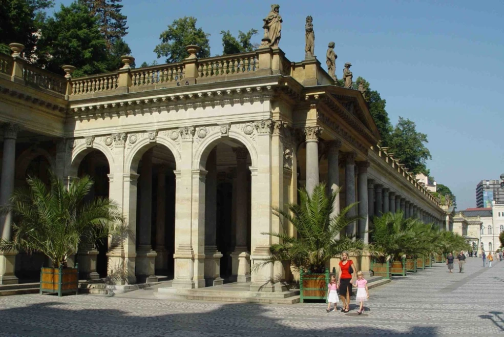 karlovy vary promenada