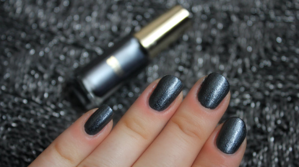 L'Oréal Paris laky Color Riche Dark Sides of Grey