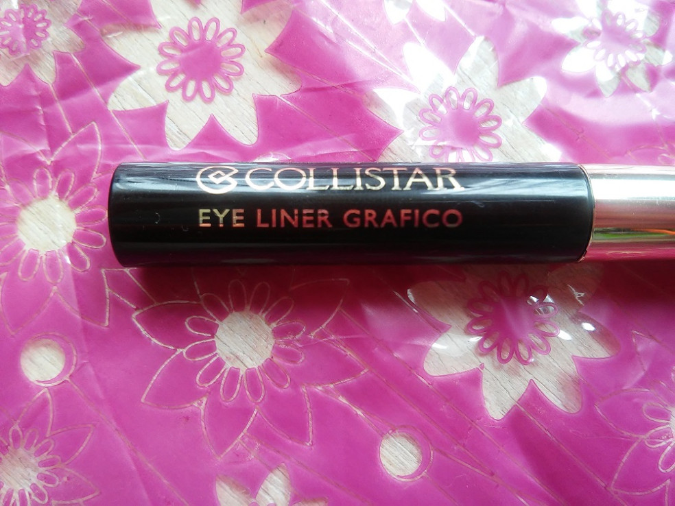 Collistar - Graphic eyeliner - tekutá čierna očná linka