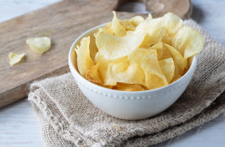 Zmäknuté chipsy opäť chrumkavé do 15 sekúnd: Skús to takto!