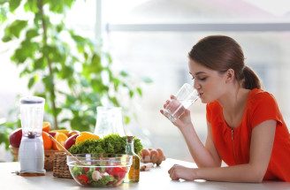 Len piť vodu nestačí: Jedz týchto 7 hydratujúcich potravín