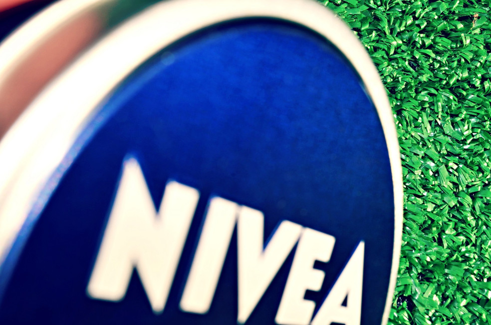 Nivea sprej na opaľovanie PROTECT & SENSITIVE, chladivý neviditeľný sprej na opaľovanie PROTECT & REFRESH a osviežujúce mlieko po opaľovaní do sprchy