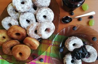 Máš chuť maškrtiť? Zachráni ťa recept na domáce donuty z kefíru!