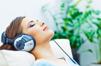 Pri akej hudbe relaxuješ najradšej? Spoznaj upokojujúce liečivé zvuky
