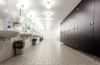 Sú verejné toalety hrozbou pre naše zdravie? Môžeme zo záchodovej dosky niečo chytiť?