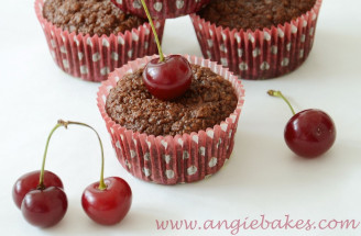 Angie pečie: Zdravé kakaové muffinky s višňami