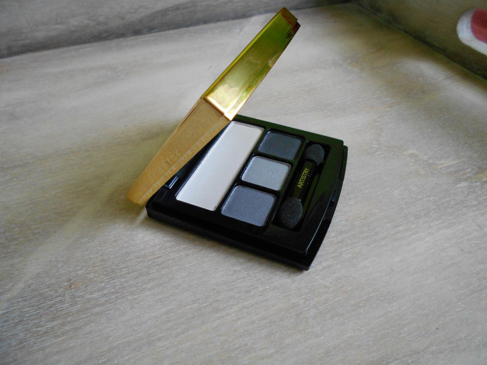 Artistry - paleta očných tieňov v odtieni SMOKY EYE