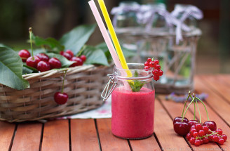 Ovocný kokteil z bobuľového ovocia: Lahodný letný drink plný antioxidantov