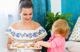 RECEPT: Jednoduché a rýchle broskyňové taštičky z lístkového cesta