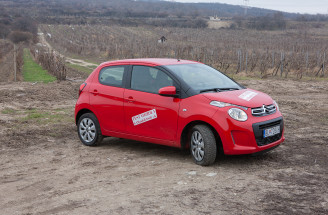 Ženský pohľad na: Citroën C1 VTi 72 – „Červená čiapočka“  v meste