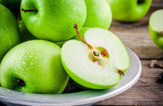 Čo sa stane, keď zješ jadierka z jablka? Toto sa skutočne udeje!