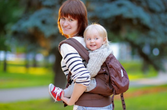 Ergonomické nosenie - ako správne nosiť bábätko?