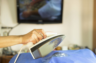 Ako vyčistiť pripálenú žehličku? Pomôže ti jedna lacná ingrediencia!