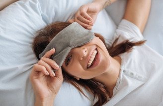 Maska na spanie ako ten najlepší spoločník: 3 dôvody, prečo jej dať šancu