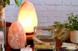 Soľná lampa: Prečo ju mať doma a akými účinkami sa vyznačuje?