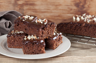 Hrnčekový recept na perník s jablkami: Vráť sa ku klasike od babičky!