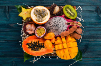 Mango, granátové jablko či liči - ako správne naporciovať exotické ovocie?