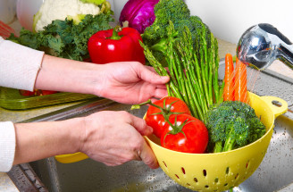 Ako správne umývať ovocie a zeleninu? Tieto chyby robíme!