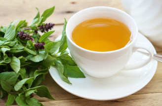 Bazalkový čaj je darom z nebies, ktorý je účinný na migrénu, pokožku i pre zdravie