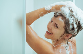 Najlepšie alternatívy šampónov na vlasy: Prečo ich vymeniť za niečo domáce?
